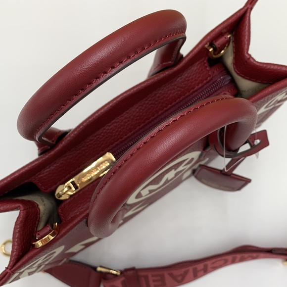 MICHAEL KORS
Mirella Small Logo Embossed Pebbled Leath
Crossbody Bag
DARK CHERRY - Picture 6 of 16